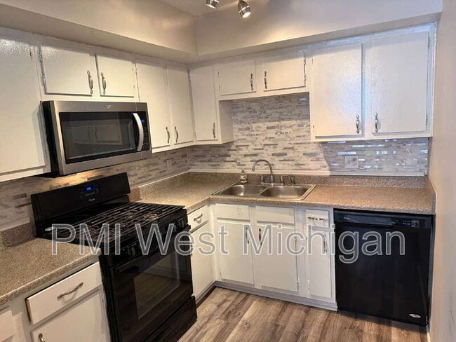 Building Photo - 5852 Shaw St