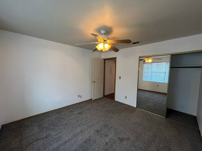 Building Photo - 5070 Jeffreys St