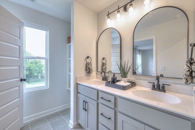 Building Photo - 118 Beignet Aly