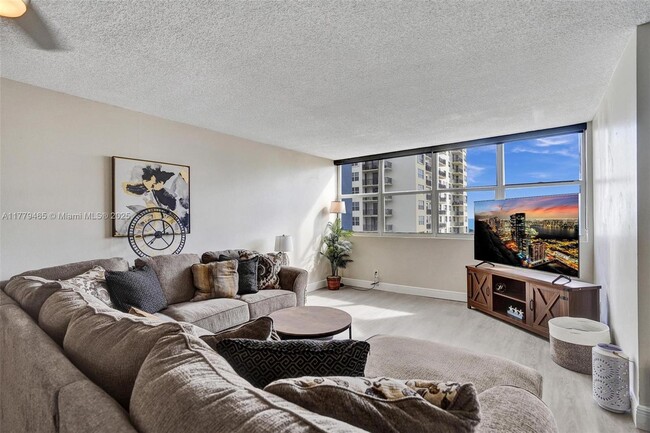 Building Photo - 1400 S Ocean Dr