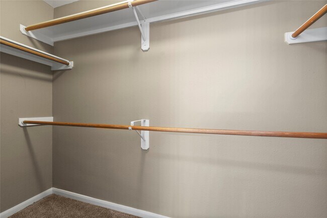 Building Photo - 805 Courtland View