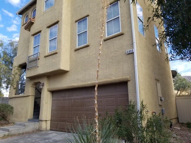 Building Photo - 6993 Canary Ivy Way