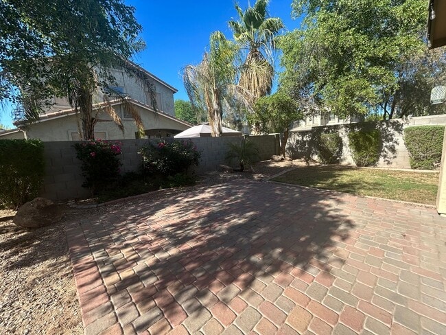 Building Photo - 3 Bedroom Plus Den