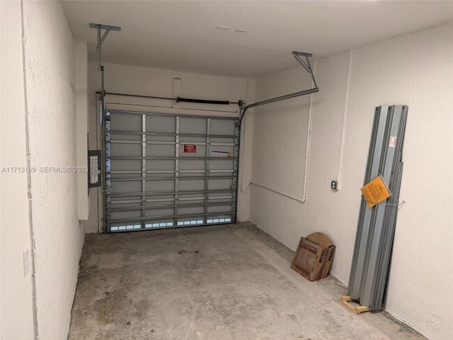 Building Photo - 2876 SE 25th Ave