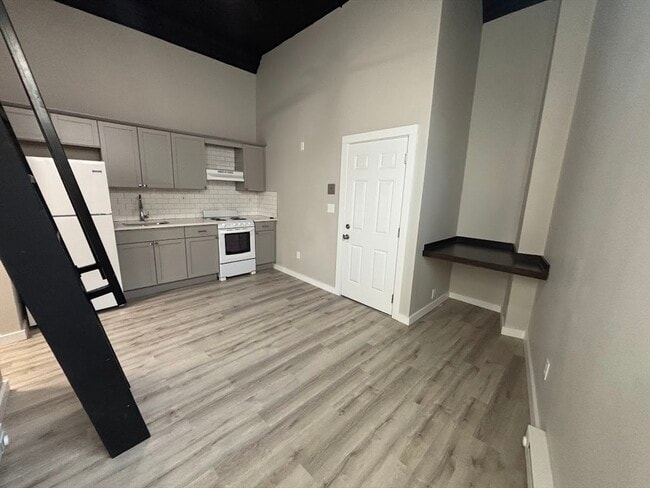 Building Photo - 142 Gove St