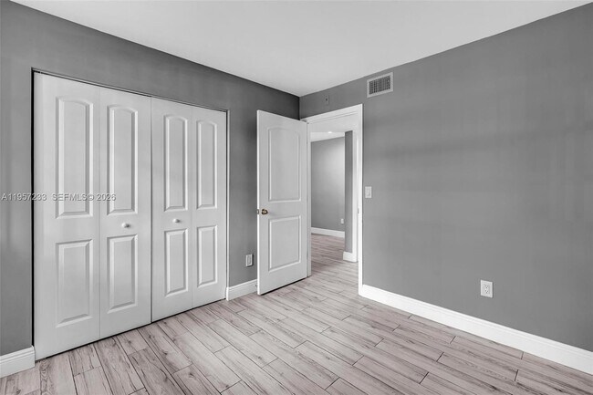 Building Photo - 1263 SW 46th Ave