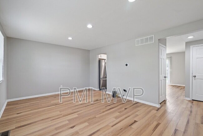 Building Photo - 3027 Rotunda Ct S