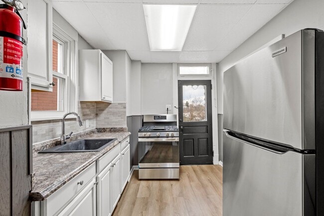 Building Photo - Updated 3 Bedroom home in Carrick availabl...