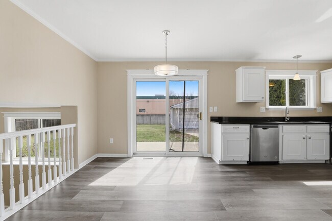 Building Photo - 41427 Larimore Ln