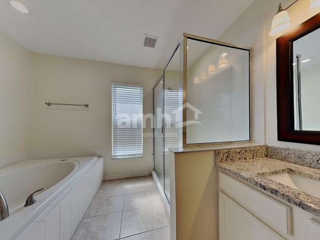 Building Photo - 1044 Summer Breeze Dr