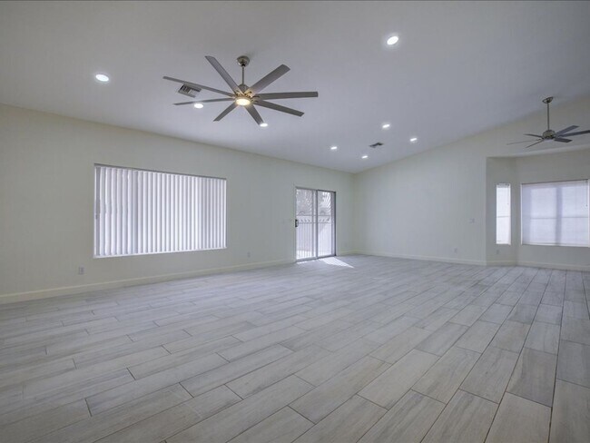 Building Photo - $500 OFF FIRST FULL MONTHS RENT!