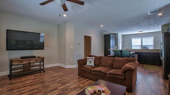 Building Photo - 1864 Belle Vue Way