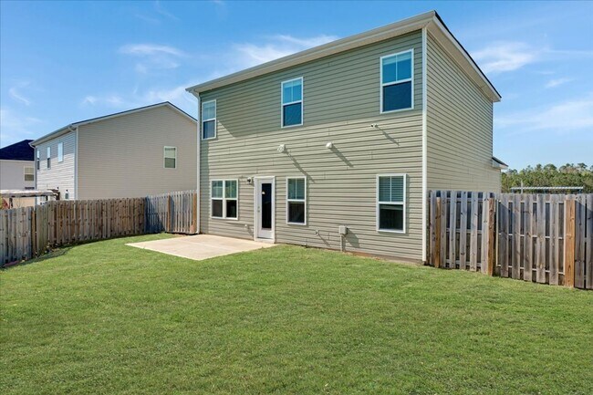 Building Photo - MOVE IN READY BY AUG - 1 -2026