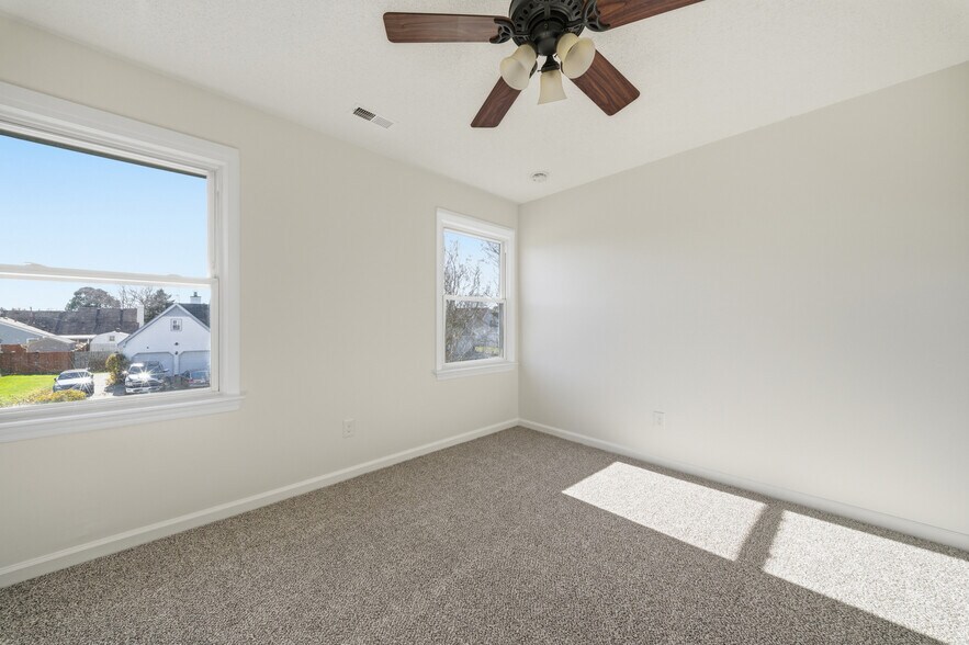 Building Photo - 4732 Brompton Dr