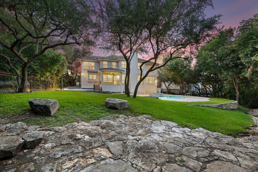 Building Photo - 402 Luna Vista Dr