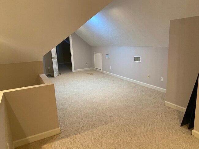 Building Photo - 35 Winchester Cv