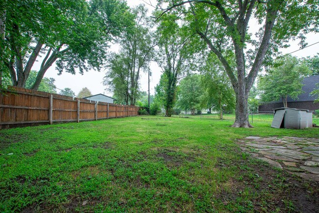 Building Photo - 2 Bedroom / 1.5 Bath Home in Carter Lake!
