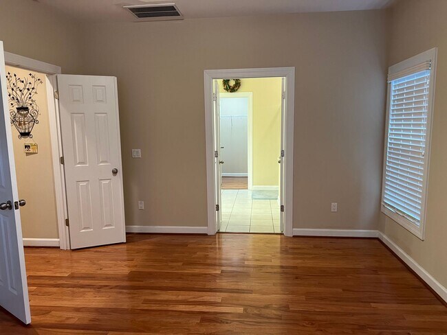 Building Photo - Baynard Park