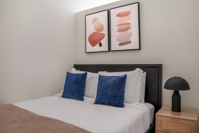 Building Photo - 10349 NE 10th St