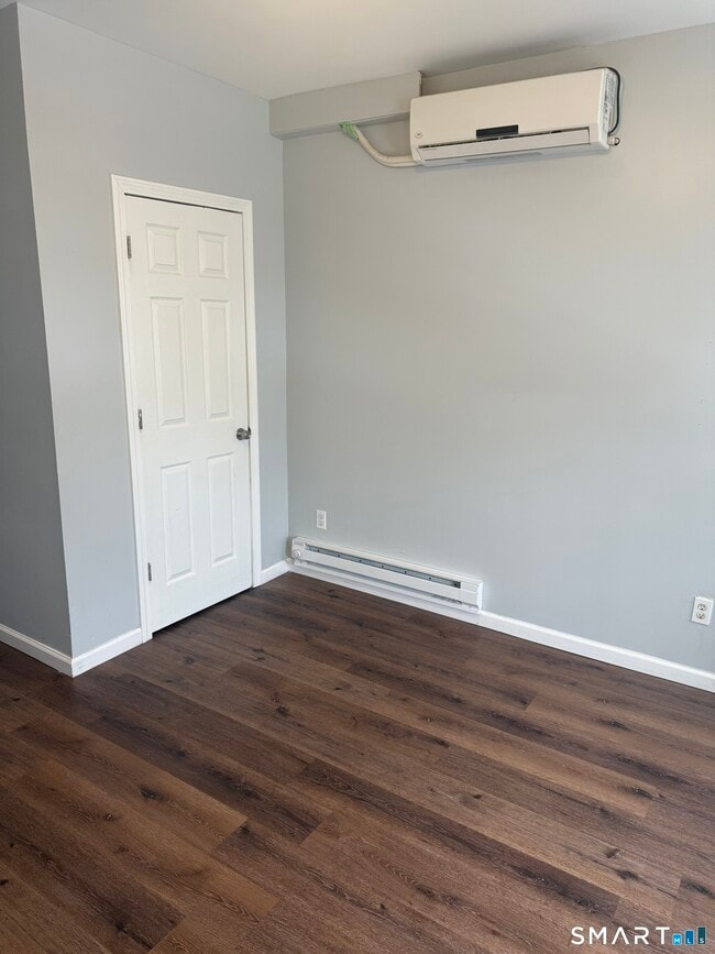 Building Photo - 1347 Pembroke St