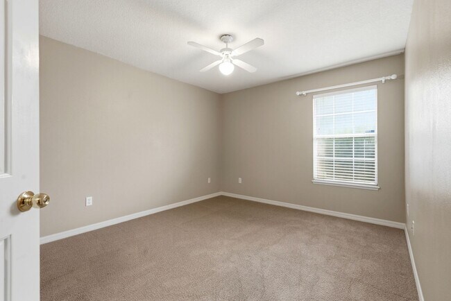 Building Photo - Upgraded 3 bedroom 2 bath home in Mentone