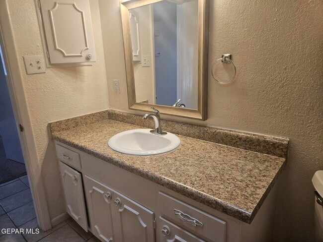 Building Photo - 6832 Escondido Dr