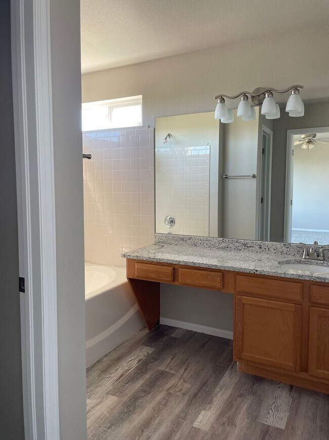 Building Photo - Renovated Home with A/C!