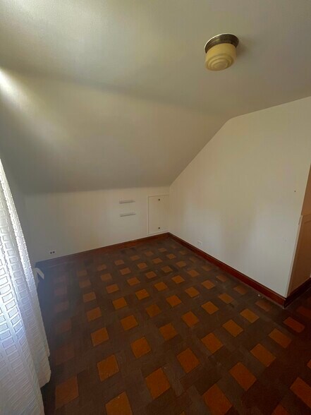Bonus room( office/2nd bedroom/guestroom) - 4937 W Schubert Ave