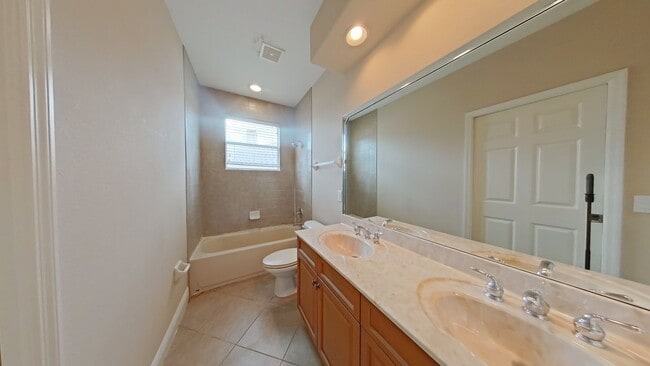 Building Photo - Beautiful 4-bedroom , 4 bathroom House wit...