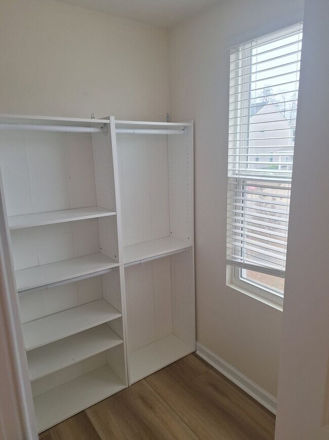 Building Photo - Wonderful Two Story Four Bedroom Home in Northeast Columbia!