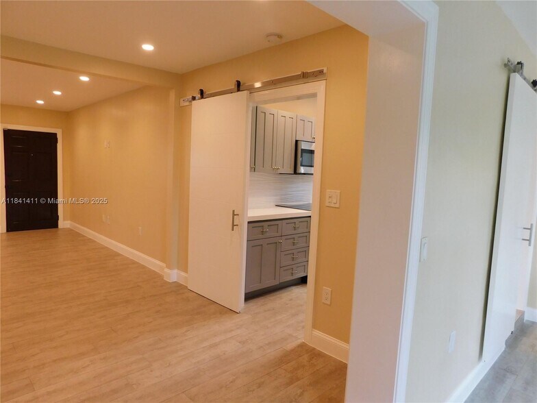 Building Photo - 2375 SW 21st Ter