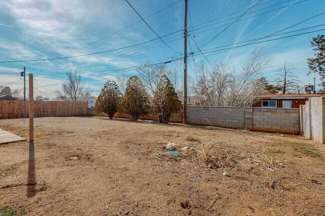 Building Photo - NE Mid-Century Modern 3 Badroom 1.5 Bath with garage