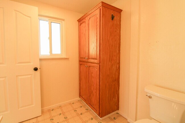 Building Photo - 3 Bedroom, 2 Bathroom Home w/ Large Backyard in Arroyo Grande