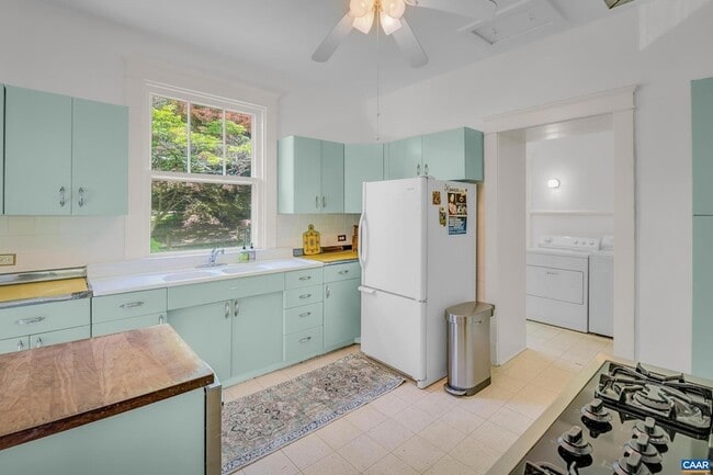 Building Photo - 502 Park Hill