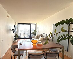 Building Photo - 210 S Desplaines St