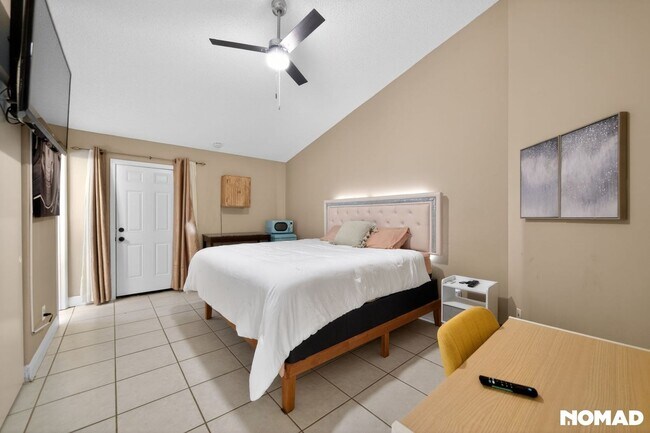 Building Photo - 3BR Modern Orlando 32824 Some Utilities Inc.