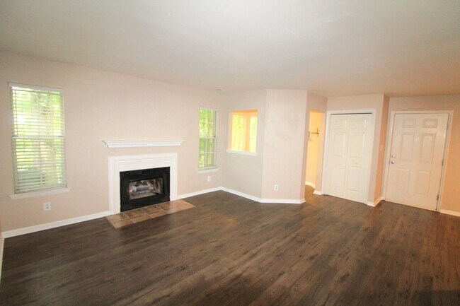 Building Photo - (Coming Soon) 2-Bedroom Condo on the Sugar Creek Greenway!
