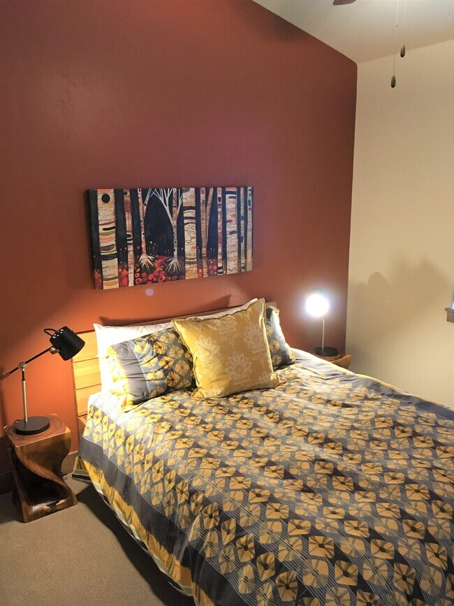 Building Photo - 635 Clermont Cir