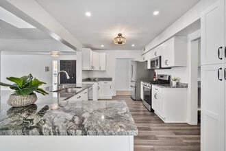 Building Photo - 41831 Glen Arbor St