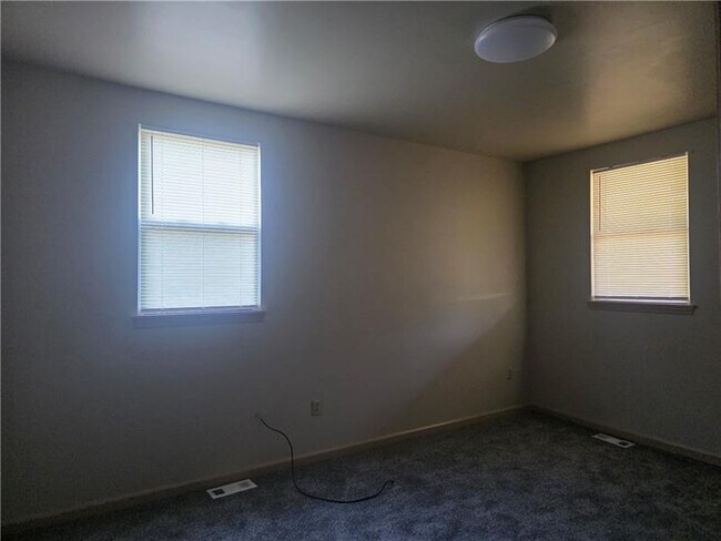 Building Photo - 521 9th Ave