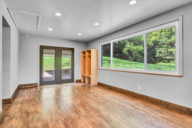 Building Photo - 5004 Holston Dr