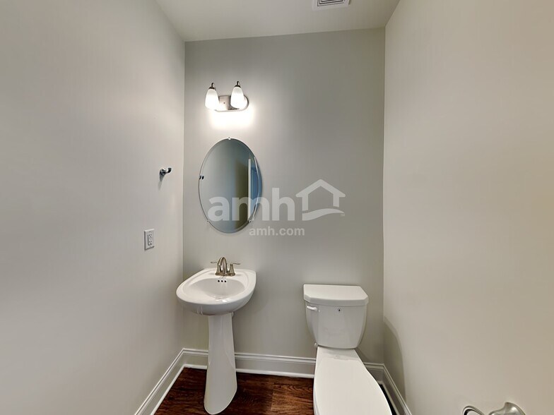 Building Photo - 8115 Brookbend Dr