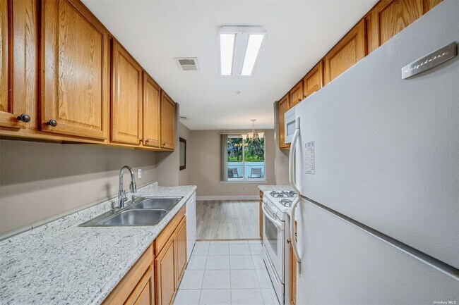 Building Photo - 339 Birchwood Rd