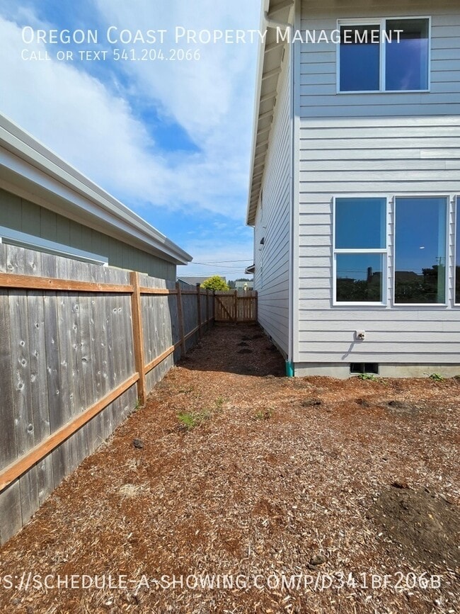 Building Photo - 2123 NW Jetty Ave