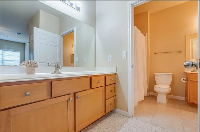 Building Photo - GREAT LOCATION NEAR MEDICAL & USAA | 3 BEDS | 3.5 BATHS