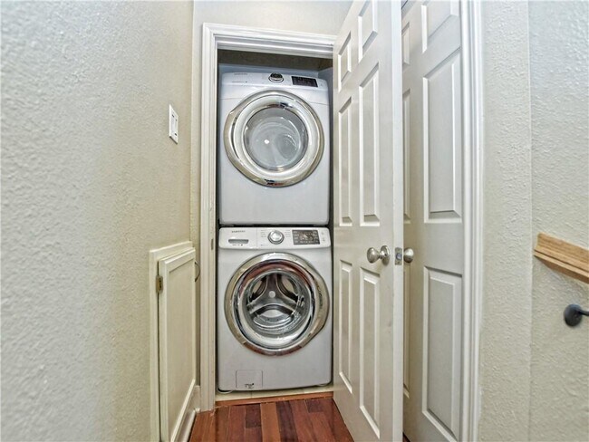 Building Photo - 8123 Forest Mesa Dr