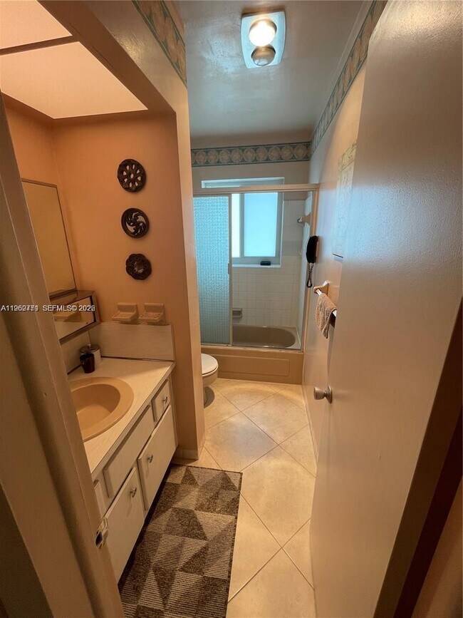 Building Photo - 2110 NE 39th St