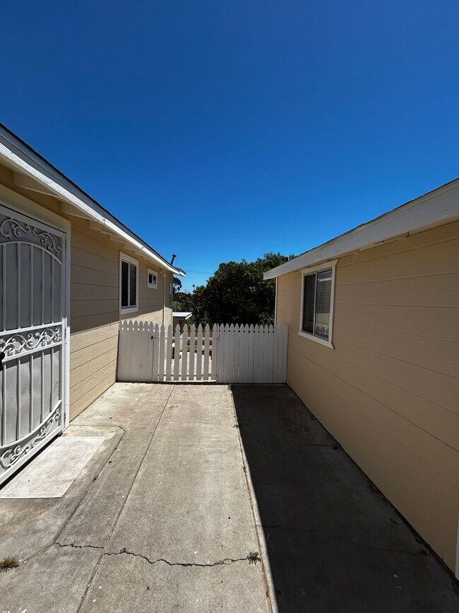 Building Photo - 2764 Wilma St