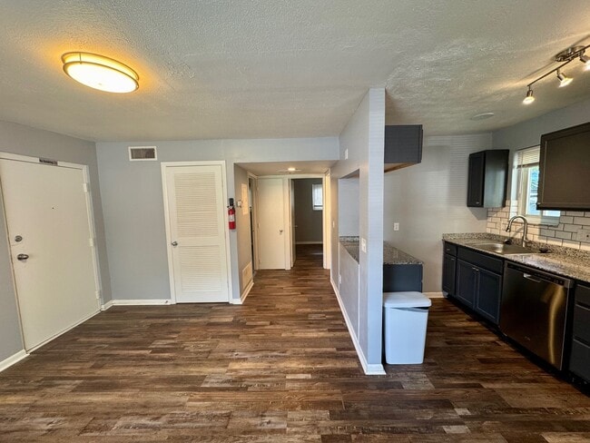 Building Photo - 2702 May St