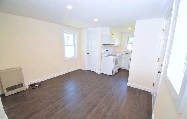 Building Photo - 37 Dudley Ln